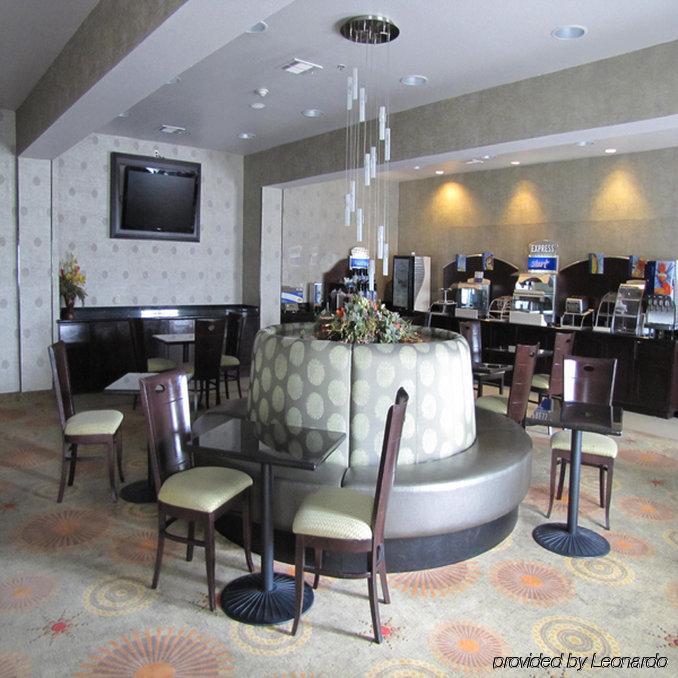 Holiday Inn Express & Suites Dallas Fair Park, An Ihg Hotel Restaurant photo